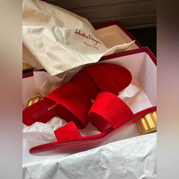 Salvatore Ferragamo Belluno Suede Sandals Women’s Size 9.5 Red W Box - Picture 2 of 11